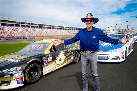 richard petty driving experience cost.